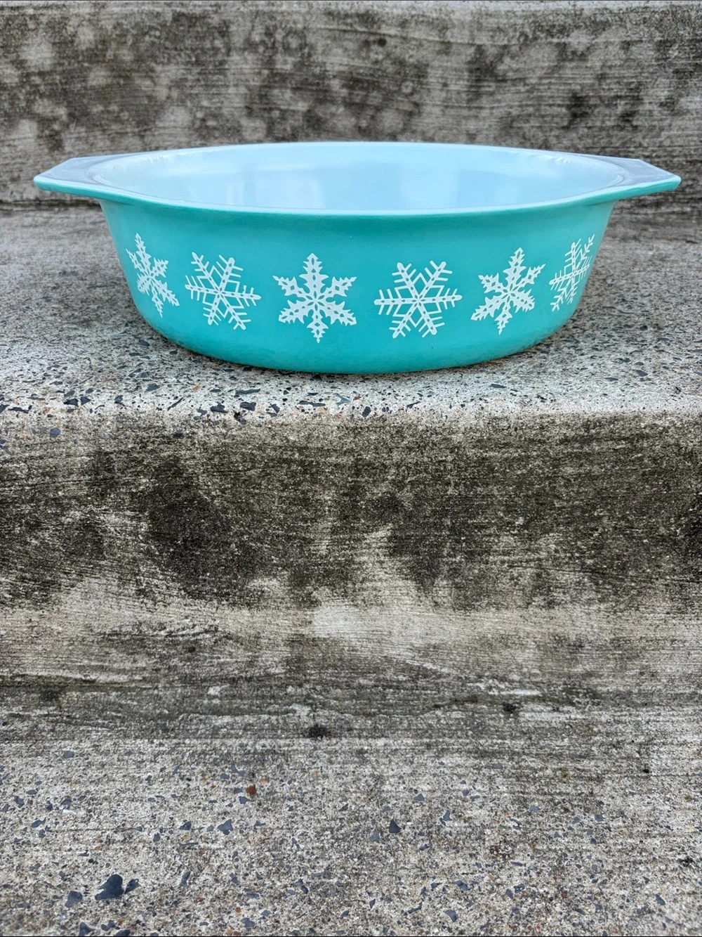 Pyrex Turquoise Snowflake Casserole with Clear Glass Lid